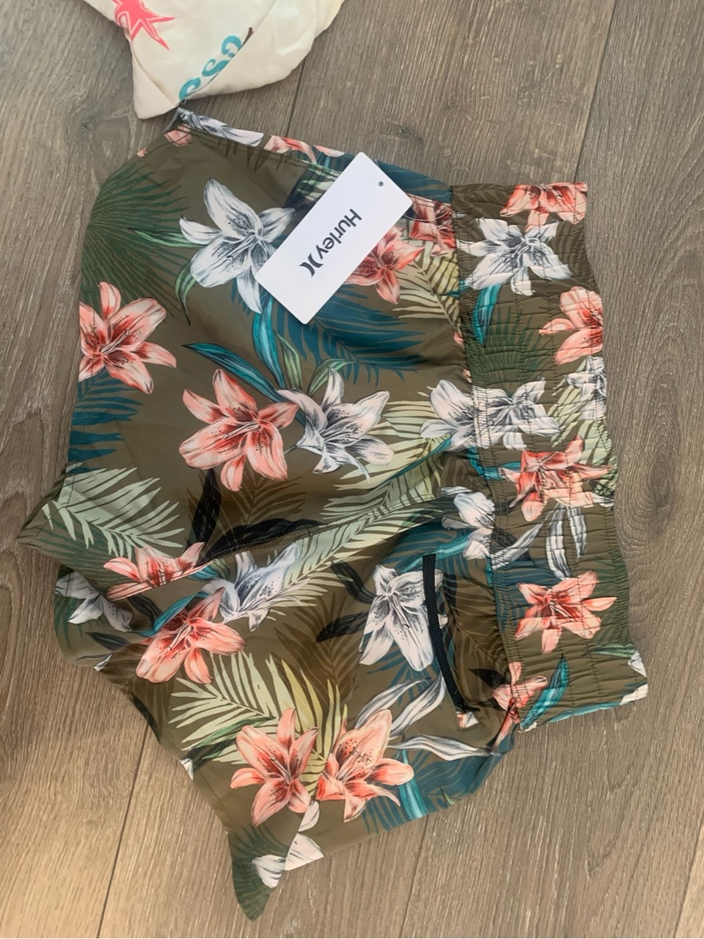 Hurley 2.5" High Waist Vintage Palm Pine Grove Print Swim Boardshorts Small NWT - Picture 3 of 3